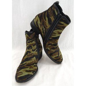 EUC Women's Vaneli Camo Boots | Zipper, Size 7 1/2M